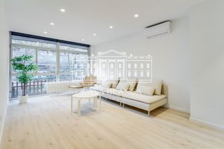 Rent Flat  Avinguda de josep tarradellas. Vivienda de alquiler temporal en el corazón de barcelona.