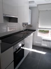Rent Flat in Pueblo. Se alquila piso con plaza de garaje.