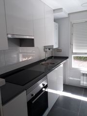 Location Appartement à Pueblo. Se alquila piso con plaza de garaje.