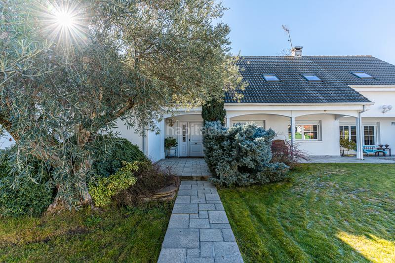 Foto 080c0446-57b0-4f72-973b-a806ab809c1b. Chalet avec chauffage piscine dans Monteclaro Pozuelo de Alarcón