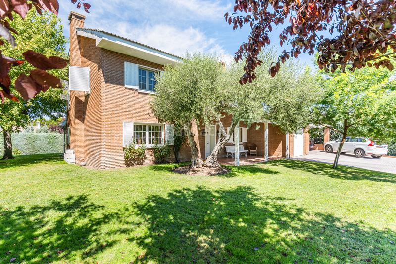 Foto a46a3989-5272-450f-bbfb-5547a3c30a58. Chalet mit heizung in Monteclaro Pozuelo de Alarcón