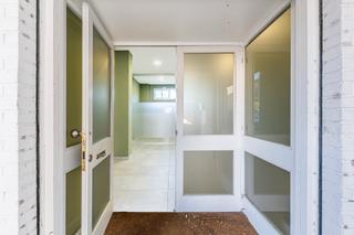 Local commercial à Carretera del Plantío. Venta local comercial en majadahonda