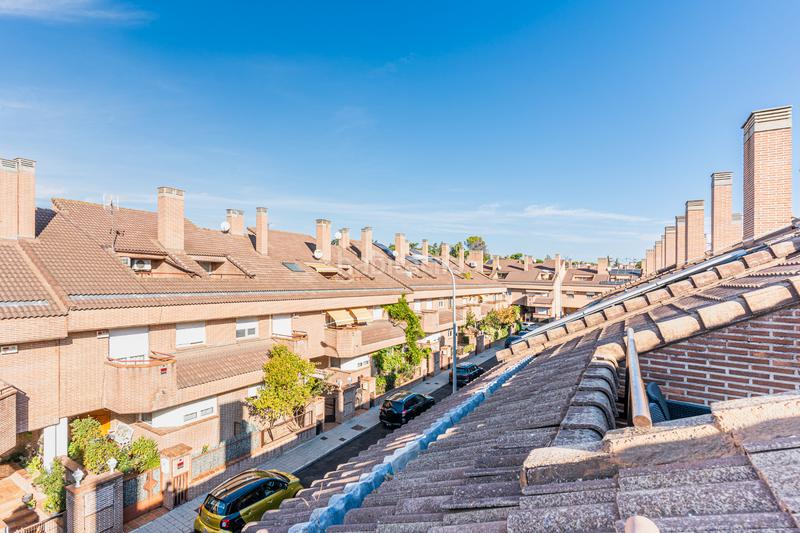 Foto dd57fbdb-c656-4b50-aa51-ea7f9c8d6bc2. Semi detached house with heating parking pool in Carretera del Plantío Majadahonda