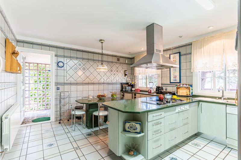 Foto 925d8b85-ba3c-418a-8146-b326543a81a6. Chalet avec chauffage piscine dans Cerro Alarcón Valdemorillo