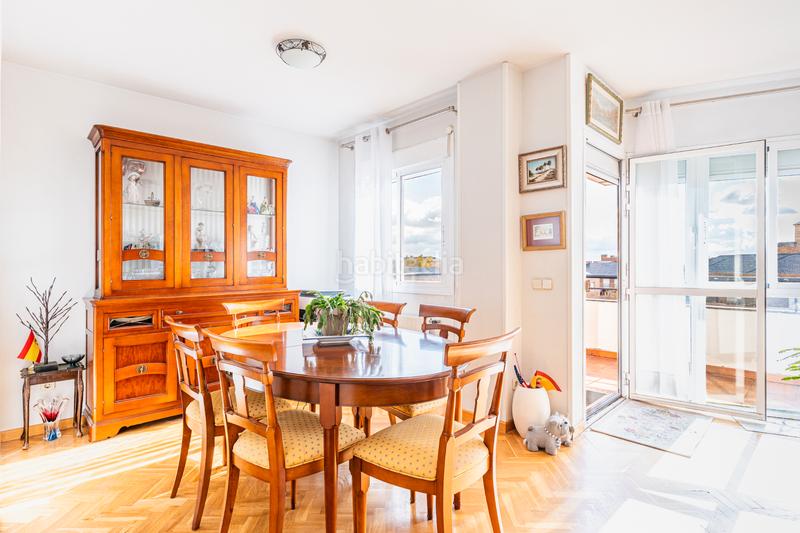 Foto 7e98866c-1355-467f-a027-560474d74350. Àtic amb calefacció aparcament piscina a Golf-El Carralero Majadahonda