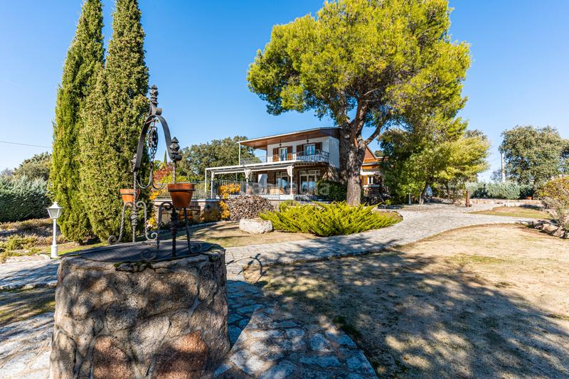 Foto a33a00d6-1bf9-4ade-973c-99dac29b0ef6. Chalet venta chalet independiente en Cerro Alarcón Valdemorillo