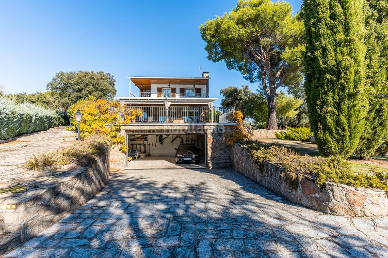 Foto ff43d9aa-7f2a-4c79-ab89-0553a5459033. Chalet venta chalet independiente en Cerro Alarcón Valdemorillo