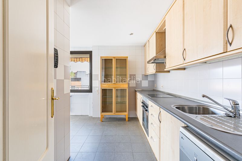 Foto 2dc0c162-7c40-4d0a-a257-348d933cadeb. Dúplex amb calefacció aparcament piscina a Casco Antiguo Majadahonda