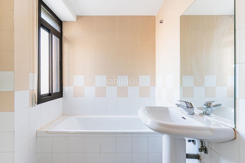 Foto 51ee1761-8b3f-418e-b6a1-c65c71c43457. Dúplex amb calefacció aparcament piscina a Casco Antiguo Majadahonda