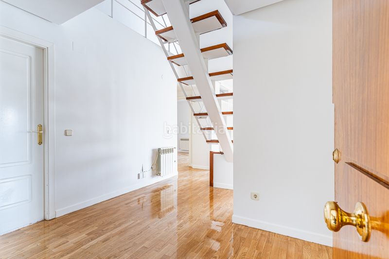 Foto 69c5f039-c52f-4b4b-a2a8-e4d1d950d71a. Dúplex amb calefacció aparcament piscina a Casco Antiguo Majadahonda