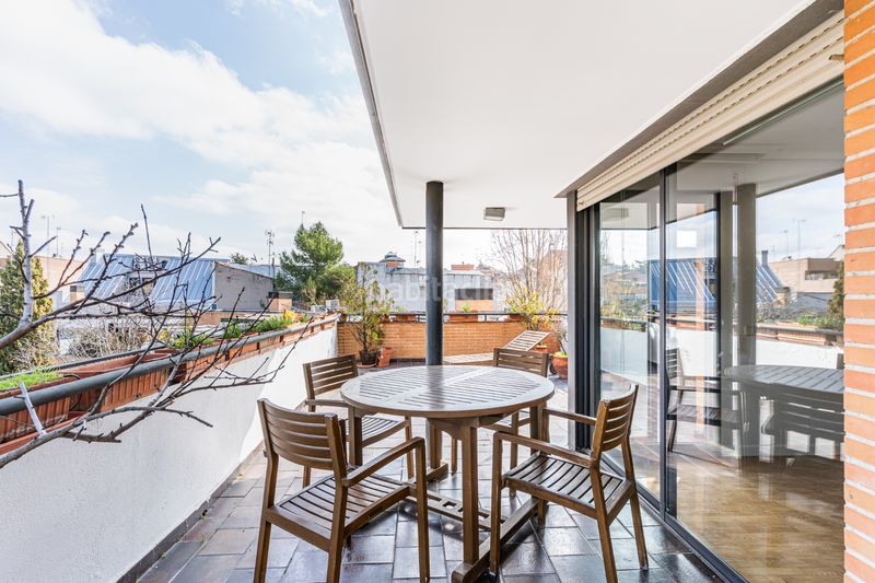 Foto 6fff536c-c356-4119-8ace-d58a1858ef27. Dúplex amb calefacció aparcament piscina a Casco Antiguo Majadahonda