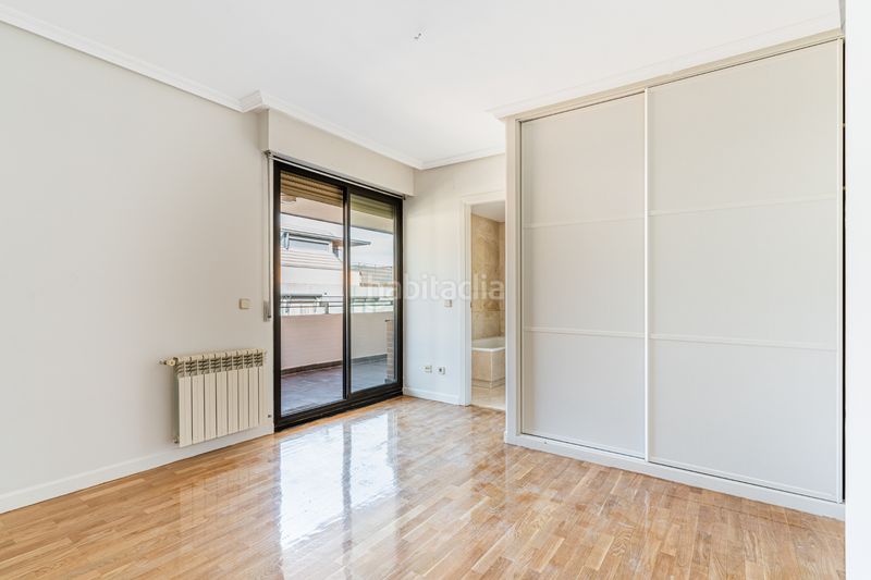 Foto b110b71e-cee8-42e8-8781-9732553fd764. Dúplex amb calefacció aparcament piscina a Casco Antiguo Majadahonda