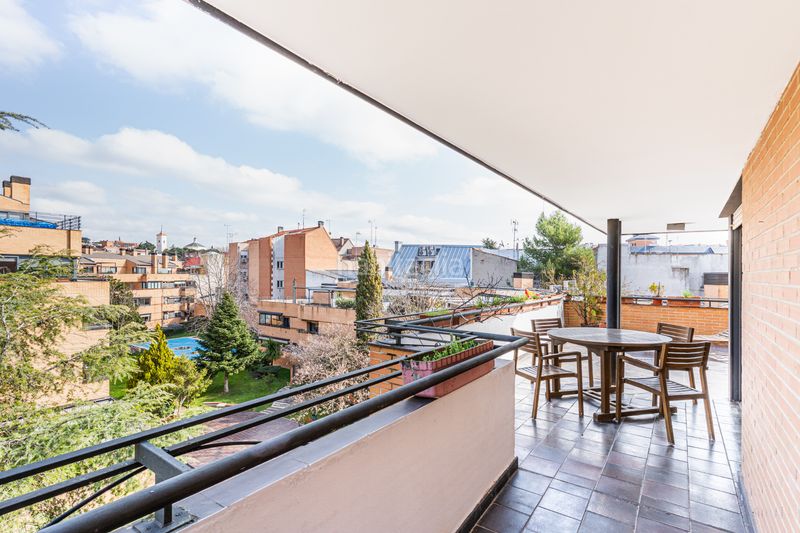 Foto b70fbdad-00e2-4847-8e82-cd8347fc98be. Dúplex amb calefacció aparcament piscina a Casco Antiguo Majadahonda