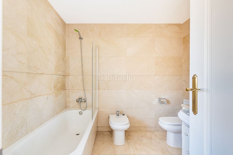 Foto b784555e-025b-4fe7-9244-cf2541a3266a. Dúplex amb calefacció aparcament piscina a Casco Antiguo Majadahonda