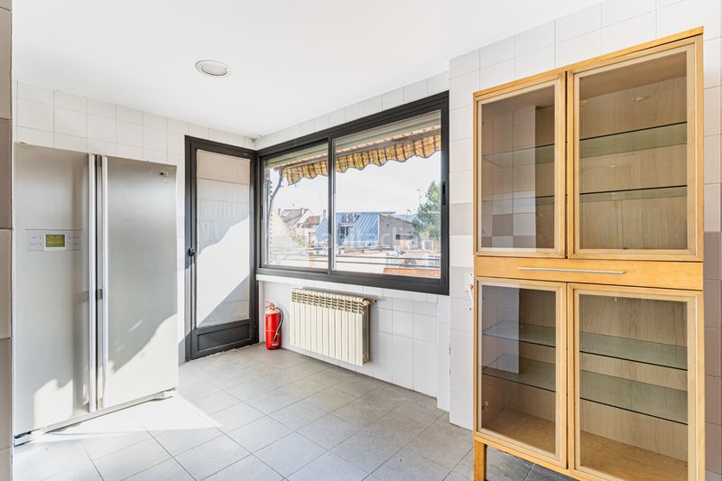 Foto cb20b61a-00cc-4894-92fa-359f47b4fe86. Dúplex amb calefacció aparcament piscina a Casco Antiguo Majadahonda