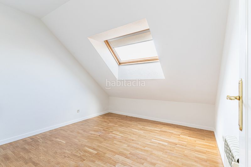 Foto cdf4918d-8a7f-4b65-a5a5-f88edd1e55b6. Dúplex amb calefacció aparcament piscina a Casco Antiguo Majadahonda