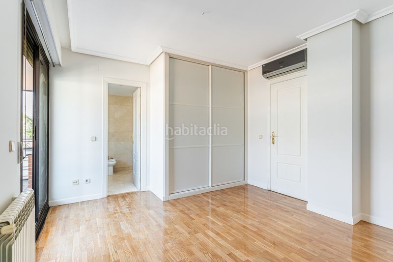 Foto f5722016-0a62-4305-a6f0-cb04320317c6. Dúplex amb calefacció aparcament piscina a Casco Antiguo Majadahonda