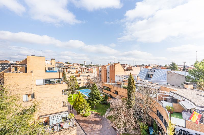 Foto f70dfbb5-4252-4014-999f-f79eb377d8ce. Dúplex amb calefacció aparcament piscina a Casco Antiguo Majadahonda