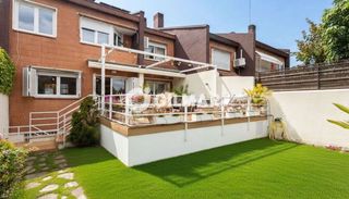 Casa adossada a Monte el Pilar. Les presentamos este magnífico chalet adosado en la zona de pina