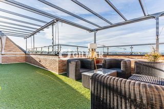 Dúplex a Monte el Pilar. Se pone a su disposición este espectacular ático dúplex que es u