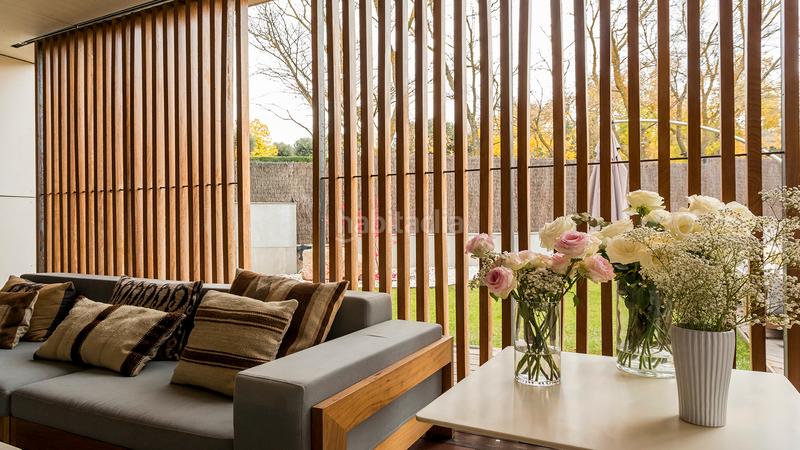 Foto 5f2dc2f1-a5cf-4d91-aaf4-776bf100ef8e. Chalet con riscaldamento parcheggio piscina in urbanización La Moraleja La Moraleja