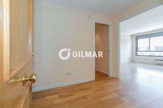Etagenwohnung in Sanchinarro. Piso en sanchinarro de 100 m2, 3 dormitorios, 2 baños, luminoso,