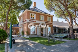 Reihenhaus in Urbanización La Moraleja. Chalet adosado en soto de la moraleja de 350 m2 en parcela de 63