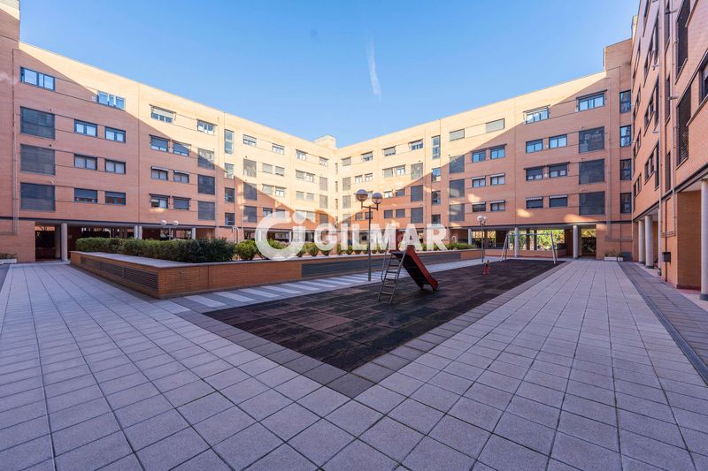 Foto 5d5a4278-a255-48b6-9fe4-1abe970486e9. Àtic amb calefacció aparcament piscina a Norte Alcobendas