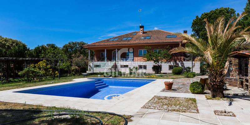 Foto 6c3a75ee-8d11-40e2-bc78-1d0ac28e87af. Xalet amb calefacció aparcament piscina a Navalquejigo-Los Arroyos Escorial (El)