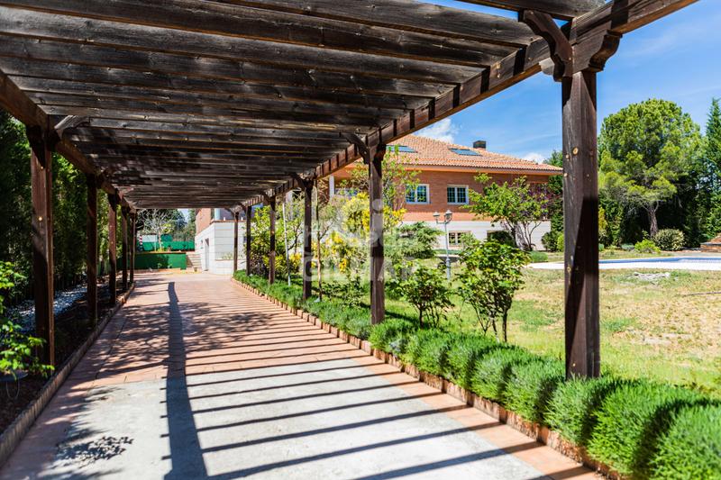 Foto 89526cb8-1293-4ee5-b2f7-a1a19dea4dd3. Xalet amb calefacció aparcament piscina a Navalquejigo-Los Arroyos Escorial (El)