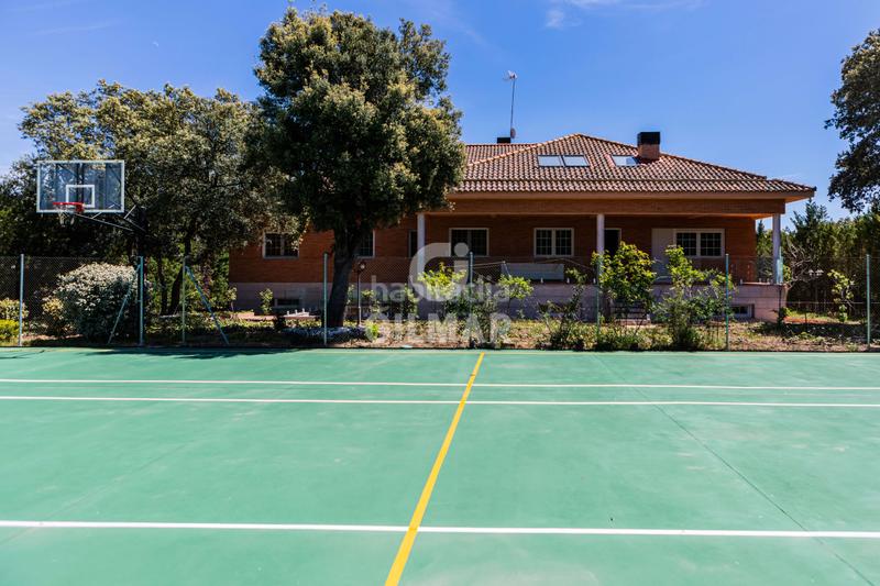 Foto 9f7bbb11-051d-4b47-8352-de485e666ded. Xalet amb calefacció aparcament piscina a Navalquejigo-Los Arroyos Escorial (El)