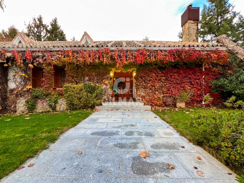 Foto 50a0c352-dd8b-4eda-9167-92ca19dbea0c. Chalet se pone en venta chalet exclusivo en urbanización dominio de fontenebro . con vigilancia 24 horas, club social, re en Collado Villalba