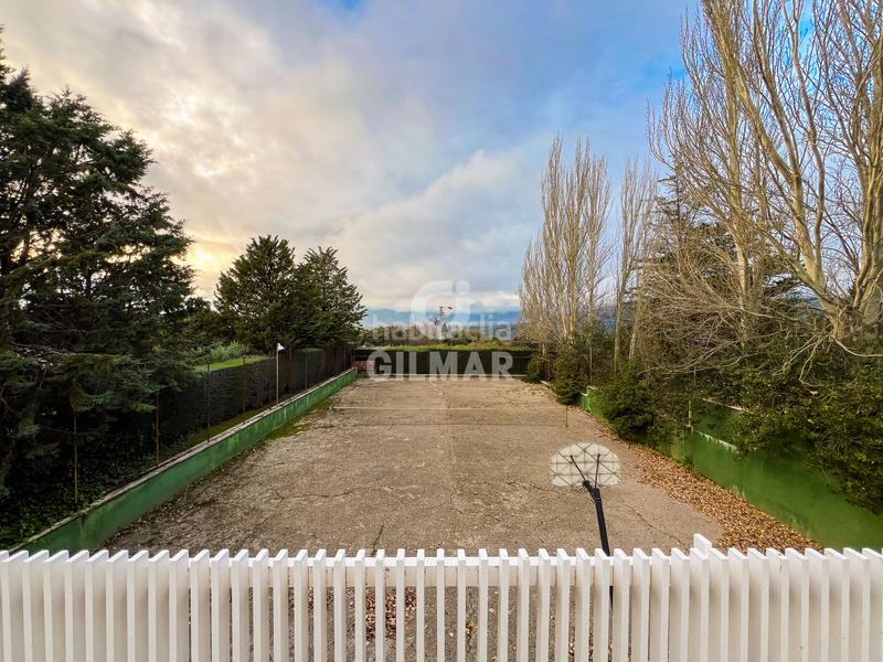 Foto d25661f5-10cf-48ed-9f17-d140dd40aff6. Chalet se pone en venta chalet exclusivo en urbanización dominio de fontenebro . con vigilancia 24 horas, club social, re en Collado Villalba