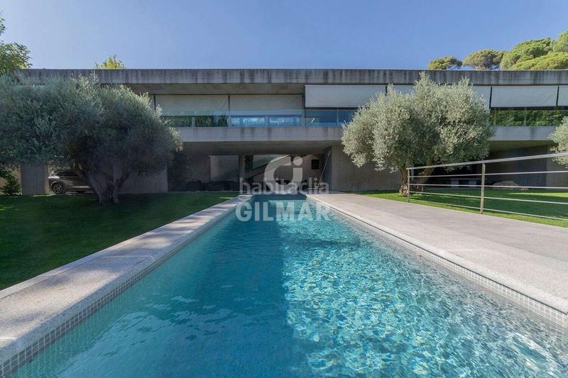 Foto 1dd13d5c-bf81-4452-a50f-f5319c09daac. Chalet descubre el epítome del lujo y la exclusividad en la majestuosa urbanización calas del guisado, con vistas panorámicas al sereno p en Cebreros