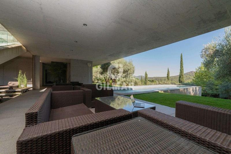 Foto 2c906fd1-65ee-4bec-a91e-ae4c6e65f005. Chalet descubre el epítome del lujo y la exclusividad en la majestuosa urbanización calas del guisado, con vistas panorámicas al sereno p en Cebreros