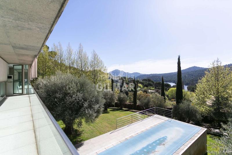 Foto 9204e9a2-593a-41da-9ef5-f67b47c068ea. Chalet descubre el epítome del lujo y la exclusividad en la majestuosa urbanización calas del guisado, con vistas panorámicas al sereno p en Cebreros