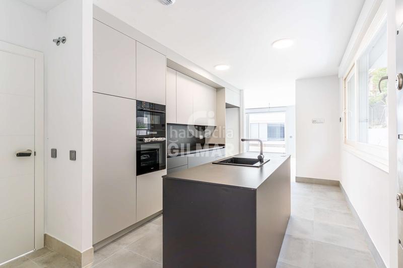 Foto b1777df1-6a64-4b63-8160-c316a1b8781d. Casa pareada descubre esta magnífica oportunidad de adquirir un chalet pareado de obra nueva . ubicado en una tranquila área res en Torrelodones