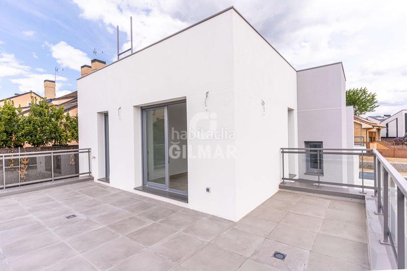 Foto d4004c25-b7b8-4bb3-a927-1b36ff9f7b9f. Casa pareada descubre esta magnífica oportunidad de adquirir un chalet pareado de obra nueva . ubicado en una tranquila área res en Torrelodones