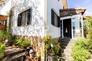 Towny house in Hoyo de Manzanares. Descubre el encanto de este chalet ubicado en la exclusiva zona