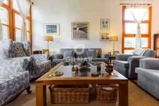Chalet en Mataelpino. Descubre este chalet independiente, ubicado en la urbanización e