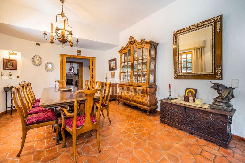 Foto 1bcfd81b-abc5-4620-b69e-d72c0298606e. Chalet descubre este impresionante chalet independiente con piscina ubicado en becerril, un enclave privilegiado en el noroeste de madrid en Becerril de la Sierra