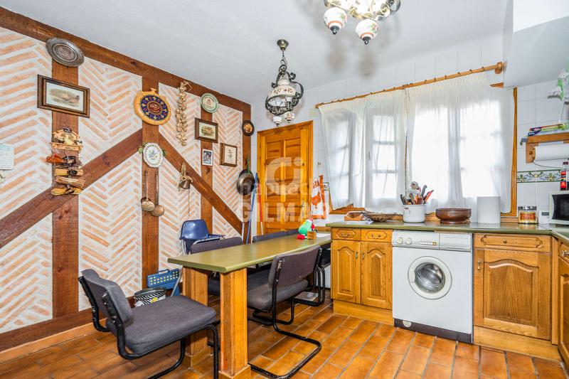 Foto 2435edaf-fd52-4934-a63b-a026381fca39. Chalet descubre este impresionante chalet independiente con piscina ubicado en becerril, un enclave privilegiado en el noroeste de madrid en Becerril de la Sierra
