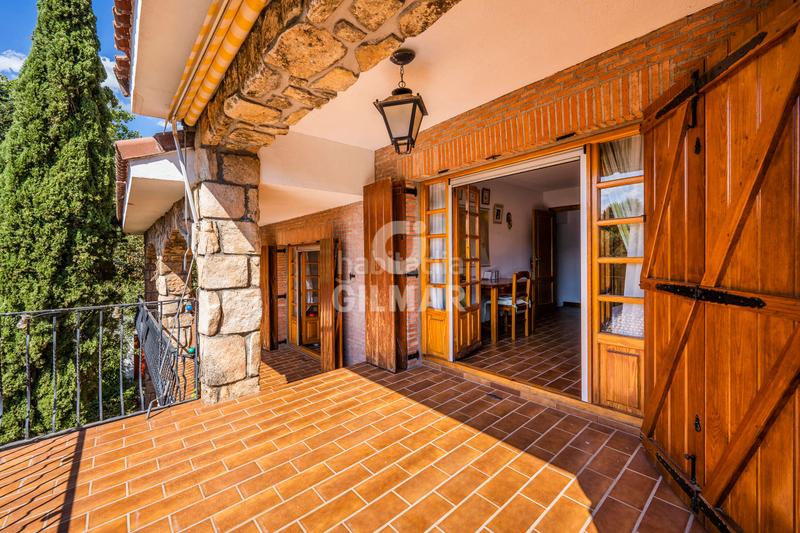 Foto 377b9b7f-411a-4c71-a1ad-89e0791adfae. Chalet descubre este impresionante chalet independiente con piscina ubicado en becerril, un enclave privilegiado en el noroeste de madrid en Becerril de la Sierra