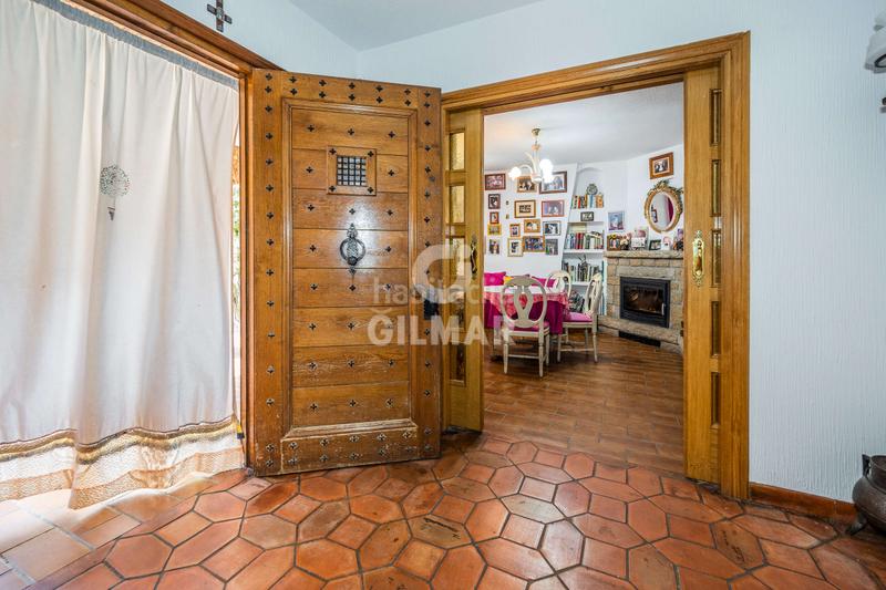 Foto 46220dd2-57d5-4bc9-b315-eeed14f4fb50. Chalet descubre este impresionante chalet independiente con piscina ubicado en becerril, un enclave privilegiado en el noroeste de madrid en Becerril de la Sierra