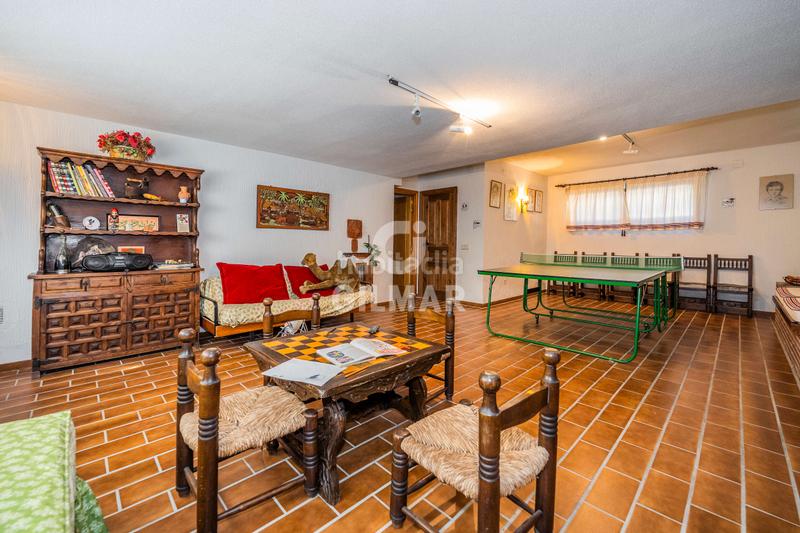 Foto 4b8ede58-ca5b-47cc-a854-cff9d793cd1b. Chalet descubre este impresionante chalet independiente con piscina ubicado en becerril, un enclave privilegiado en el noroeste de madrid en Becerril de la Sierra