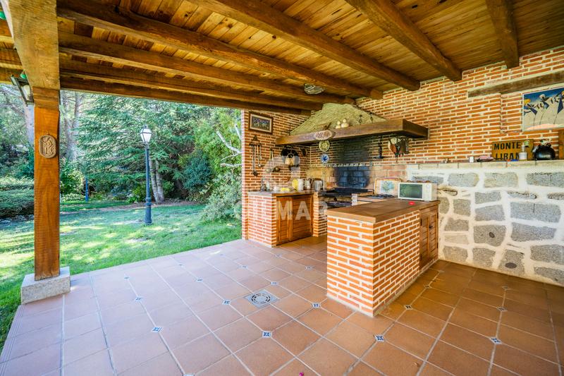 Foto 65257e6f-80c3-429c-b505-fb731dc078bf. Chalet descubre este impresionante chalet independiente con piscina ubicado en becerril, un enclave privilegiado en el noroeste de madrid en Becerril de la Sierra