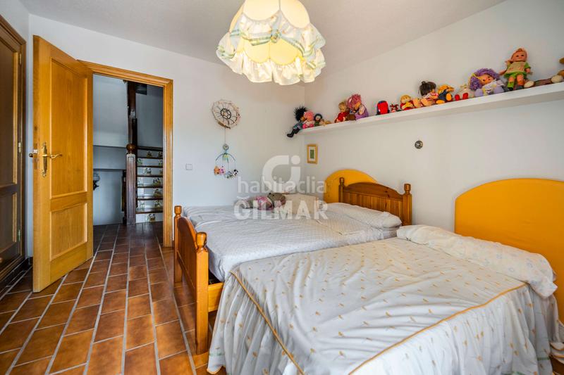 Foto 6855d760-757c-4d11-aba3-c2d48cd2c7b5. Chalet descubre este impresionante chalet independiente con piscina ubicado en becerril, un enclave privilegiado en el noroeste de madrid en Becerril de la Sierra