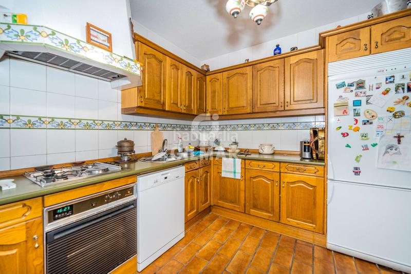 Foto 8068a36a-1207-4e29-ba2e-0e82e2c7d2b0. Chalet descubre este impresionante chalet independiente con piscina ubicado en becerril, un enclave privilegiado en el noroeste de madrid en Becerril de la Sierra