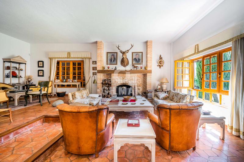 Foto 9088d9e8-3226-474a-95f3-8847fcc7eeee. Chalet descubre este impresionante chalet independiente con piscina ubicado en becerril, un enclave privilegiado en el noroeste de madrid en Becerril de la Sierra