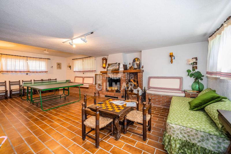 Foto 99b17706-7247-4d38-9f9e-d06e788f9054. Chalet descubre este impresionante chalet independiente con piscina ubicado en becerril, un enclave privilegiado en el noroeste de madrid en Becerril de la Sierra